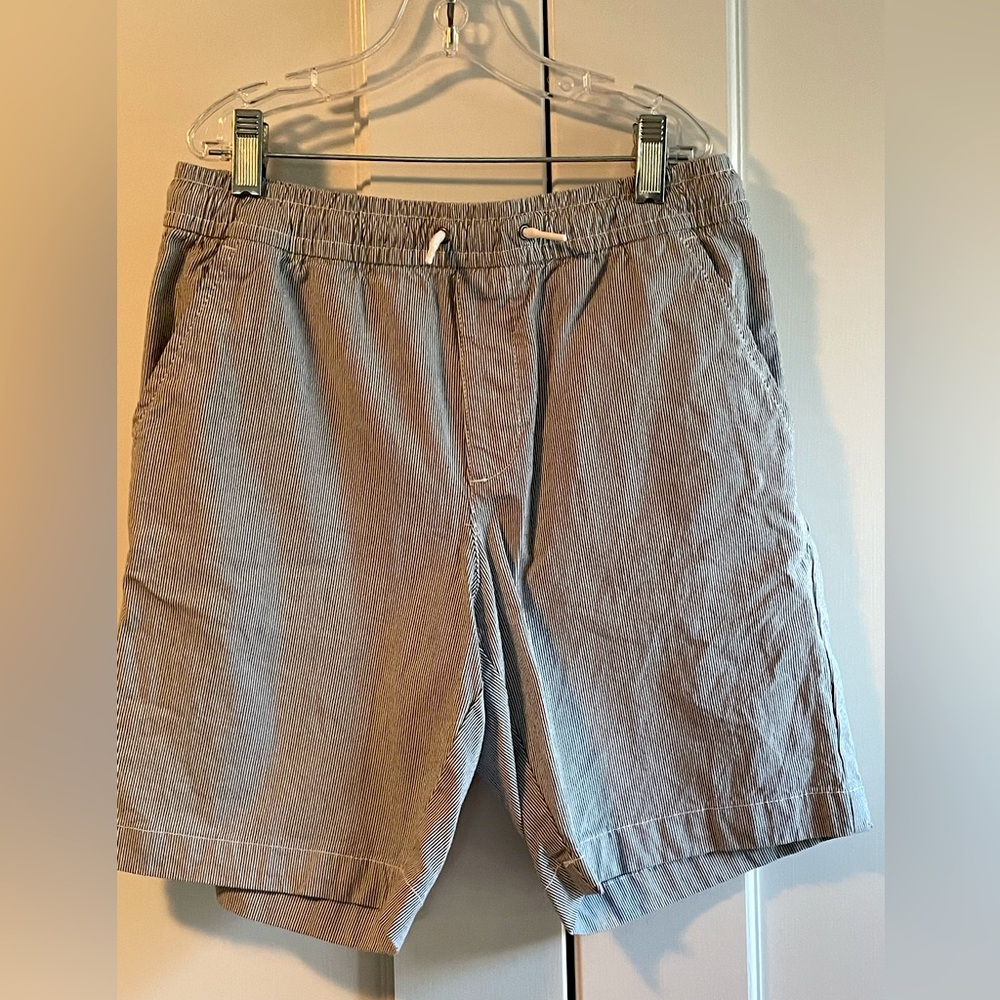 Gap boys drawstring pinstriped shorts, size XXL.